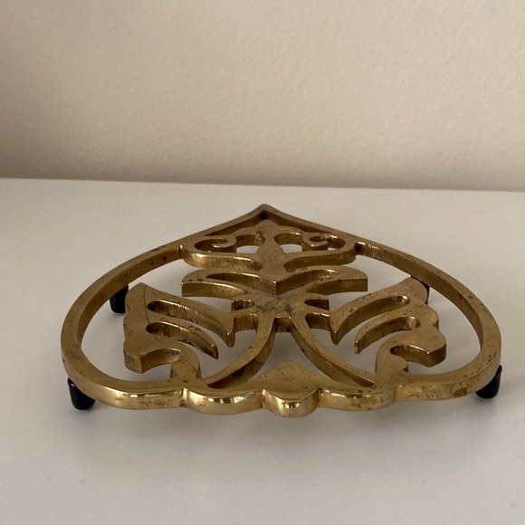 Vintage Brass Heart Trivet with Rubber Feet covers Valentine’s Day Love Gift - Picture 5 of 10